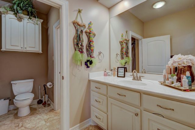 40 W Oaks Court, Montgomery, TX 77356