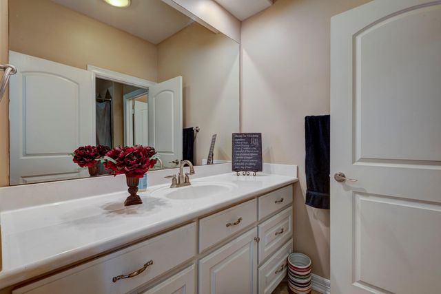 40 W Oaks Court, Montgomery, TX 77356