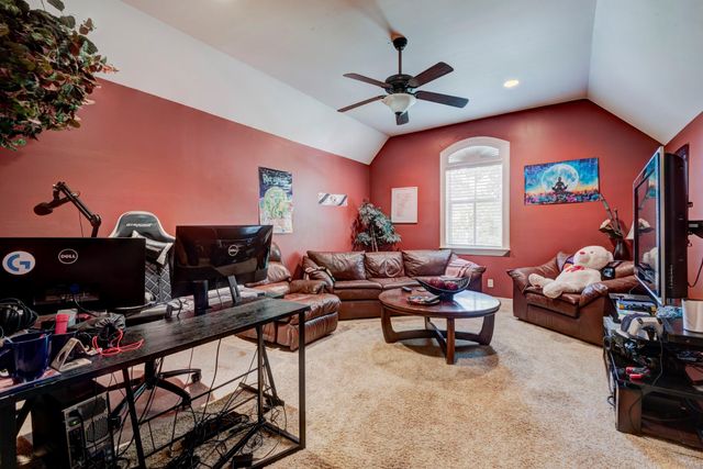 40 W Oaks Court, Montgomery, TX 77356