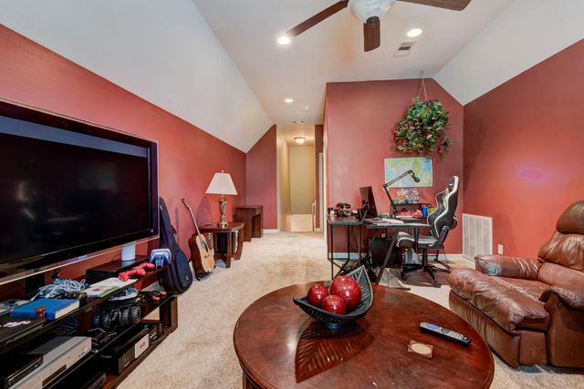 40 W Oaks Court, Montgomery, TX 77356
