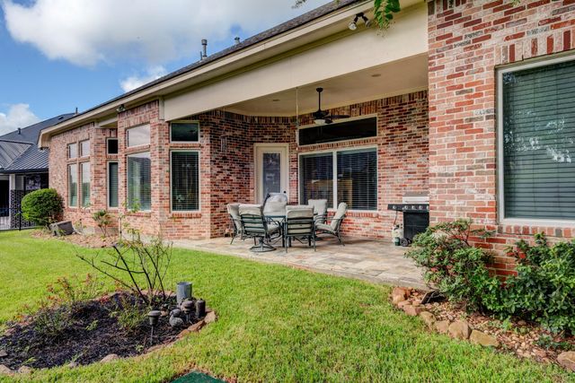 40 W Oaks Court, Montgomery, TX 77356