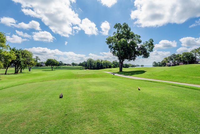 40 W Oaks Court, Montgomery, TX 77356