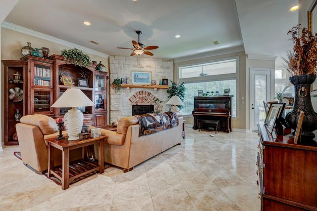 40 W Oaks Court, Montgomery, TX 77356