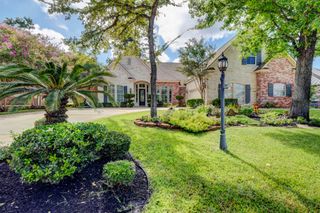 40 W Oaks Court, Montgomery, TX 77356