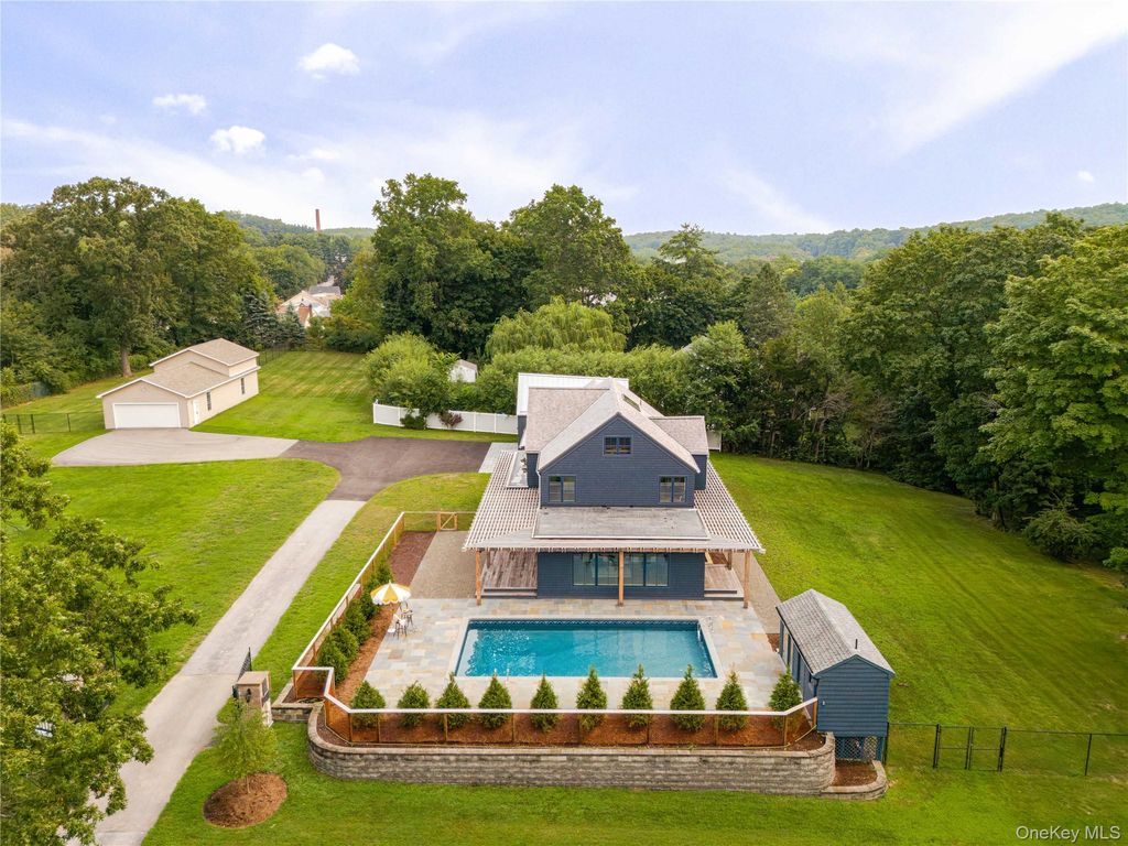 20 Dallis Place, Beacon, NY 12508 — photo 2
