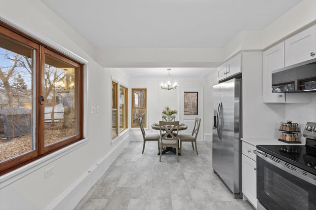 735 Warner Avenue N, Mahtomedi, MN 55115