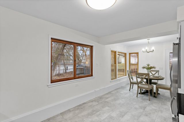 735 Warner Avenue N, Mahtomedi, MN 55115