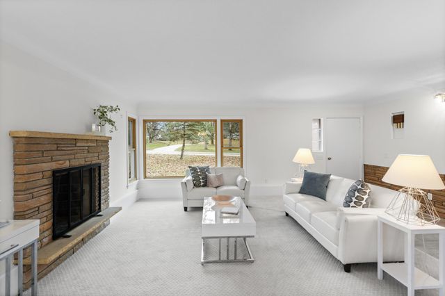 735 Warner Avenue N, Mahtomedi, MN 55115