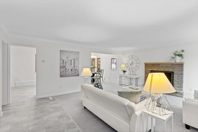 735 Warner Avenue N, Mahtomedi, MN 55115