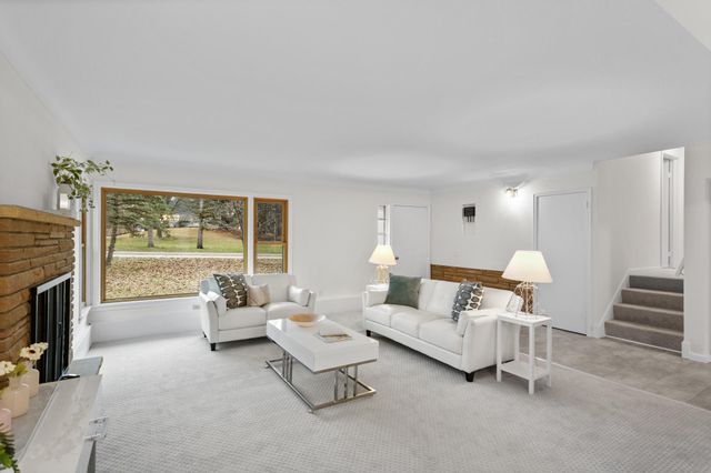 735 Warner Avenue N, Mahtomedi, MN 55115