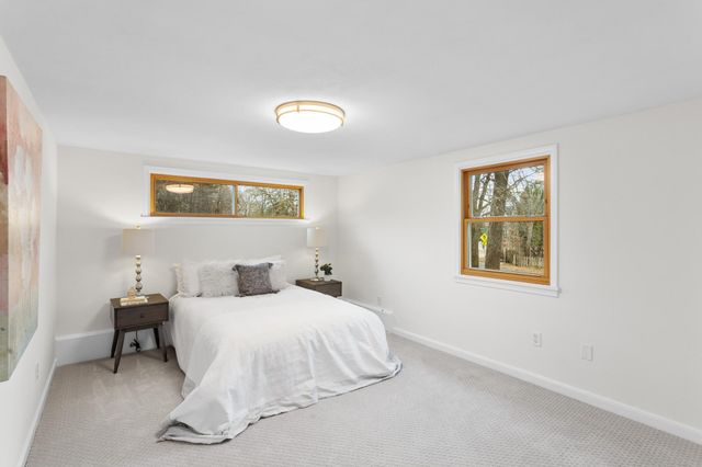 735 Warner Avenue N, Mahtomedi, MN 55115