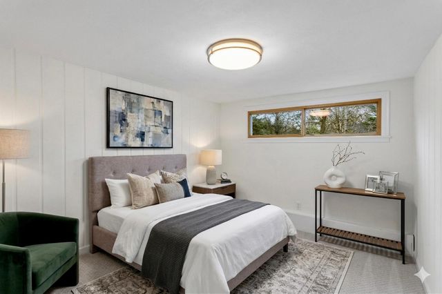 735 Warner Avenue N, Mahtomedi, MN 55115