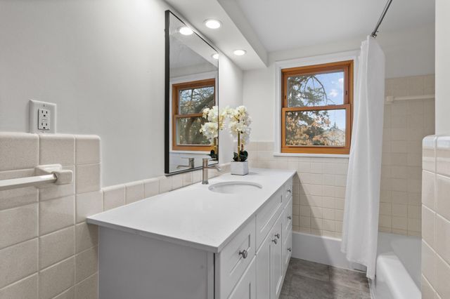 735 Warner Avenue N, Mahtomedi, MN 55115