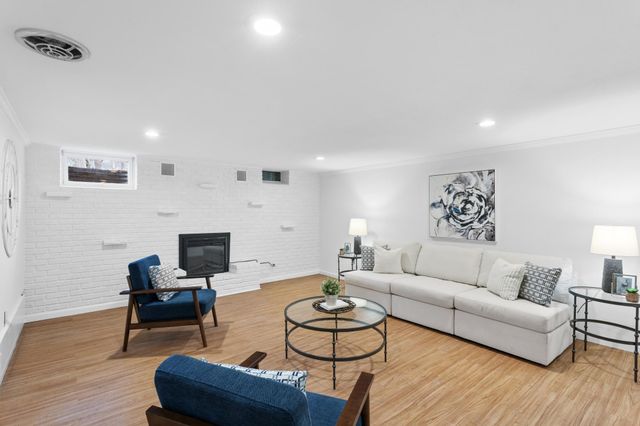 735 Warner Avenue N, Mahtomedi, MN 55115