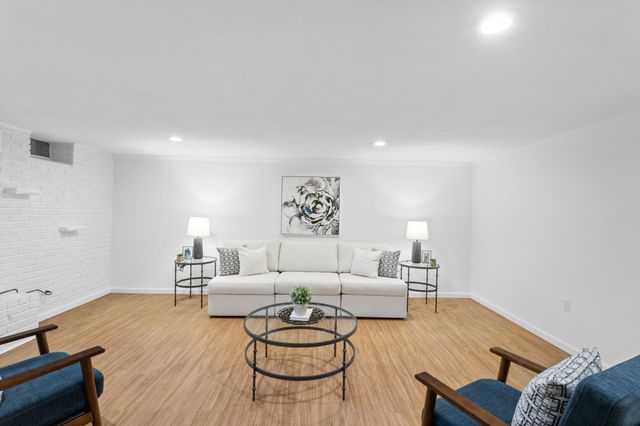 735 Warner Avenue N, Mahtomedi, MN 55115