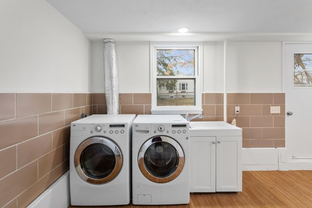 735 Warner Avenue N, Mahtomedi, MN 55115