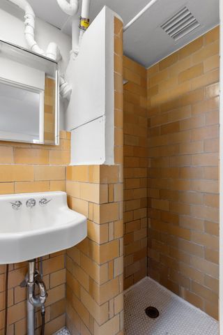 735 Warner Avenue N, Mahtomedi, MN 55115