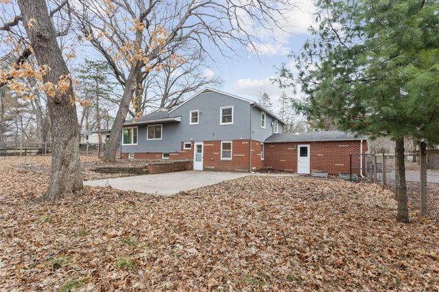 735 Warner Avenue N, Mahtomedi, MN 55115