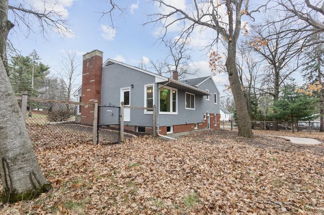 735 Warner Avenue N, Mahtomedi, MN 55115