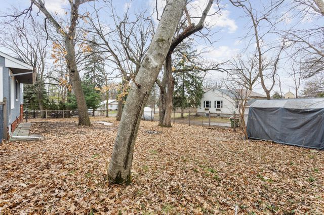 735 Warner Avenue N, Mahtomedi, MN 55115