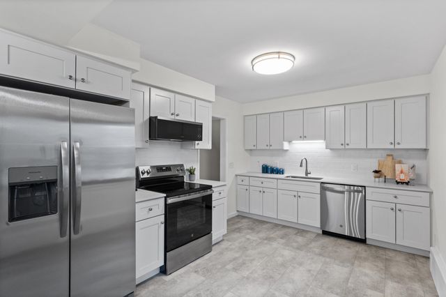 735 Warner Avenue N, Mahtomedi, MN 55115