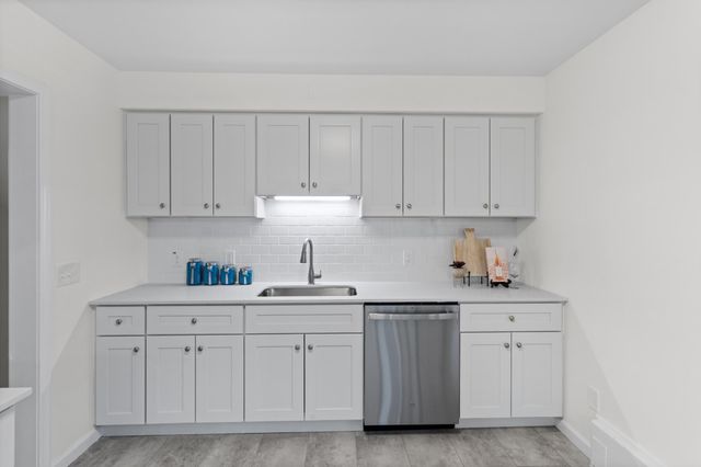 735 Warner Avenue N, Mahtomedi, MN 55115