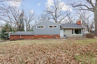 735 Warner Avenue N, Mahtomedi, MN 55115