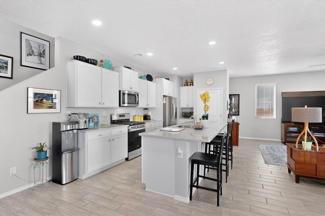 473 Wyatt Avenue SW, Los Lunas, NM 87031