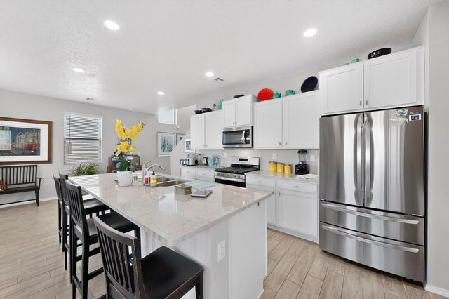 473 Wyatt Avenue SW, Los Lunas, NM 87031