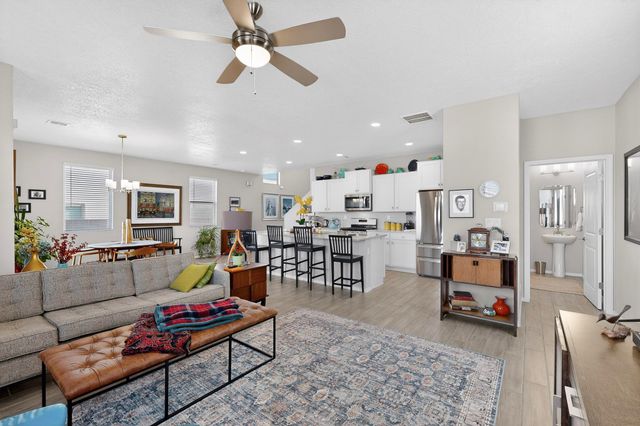 473 Wyatt Avenue SW, Los Lunas, NM 87031