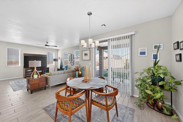 473 Wyatt Avenue SW, Los Lunas, NM 87031