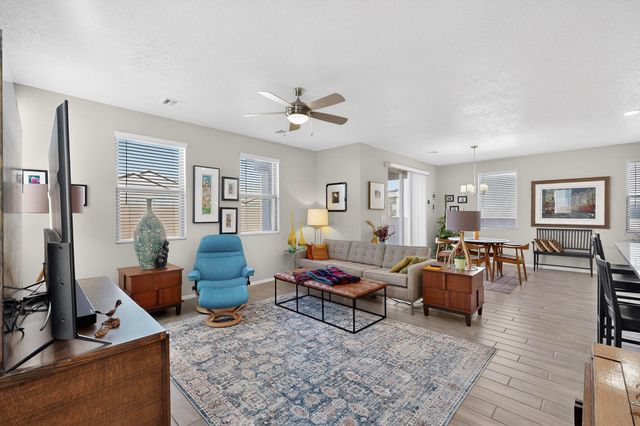 473 Wyatt Avenue SW, Los Lunas, NM 87031