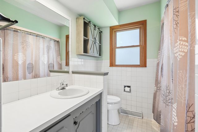 3700 23rd Avenue, Rock Island, IL 61201