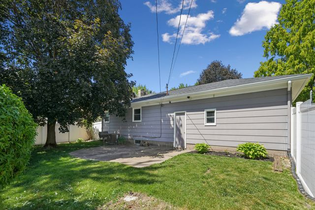 3700 23rd Avenue, Rock Island, IL 61201