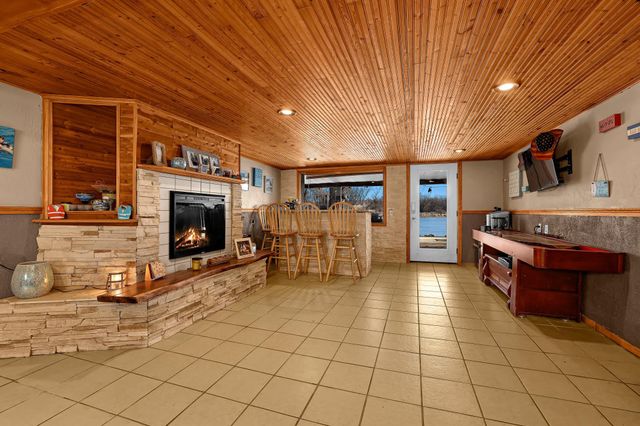 742 Shore Acres Road, La Crescent, MN 55947