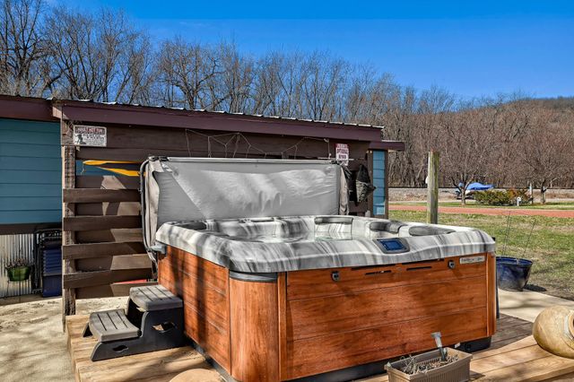 742 Shore Acres Road, La Crescent, MN 55947