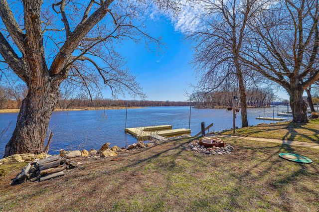 742 Shore Acres Road, La Crescent, MN 55947