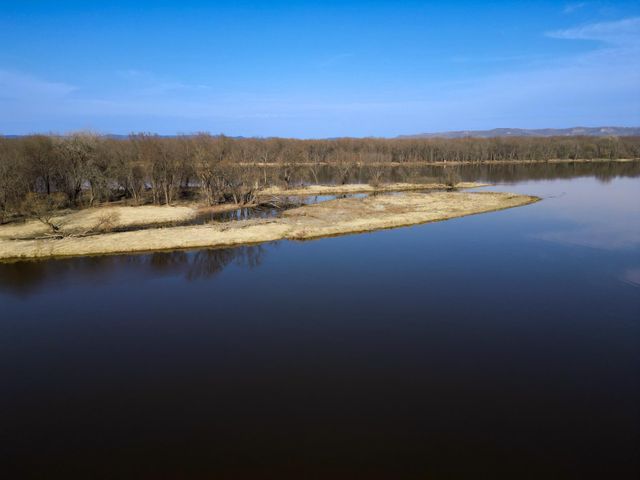 742 Shore Acres Road, La Crescent, MN 55947