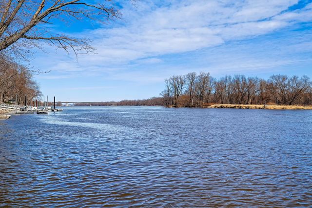 742 Shore Acres Road, La Crescent, MN 55947