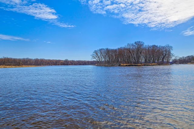 742 Shore Acres Road, La Crescent, MN 55947