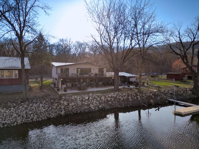 742 Shore Acres Road, La Crescent, MN 55947