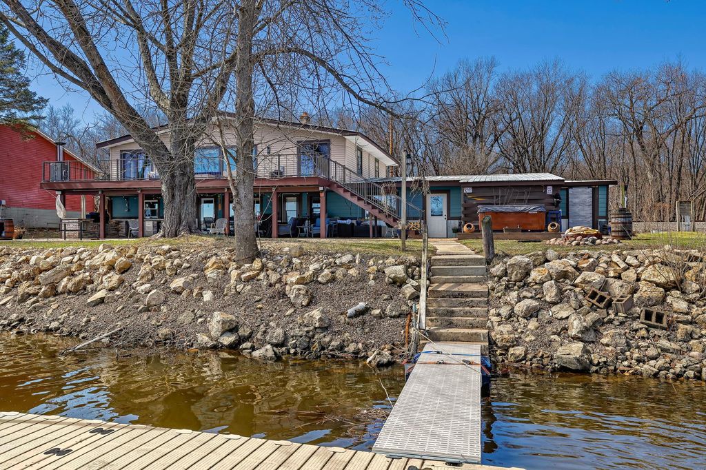 742 Shore Acres Road, La Crescent, MN 55947