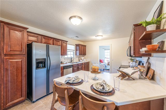 967 Meadowlands Drive, Fayetteville, AR 72704