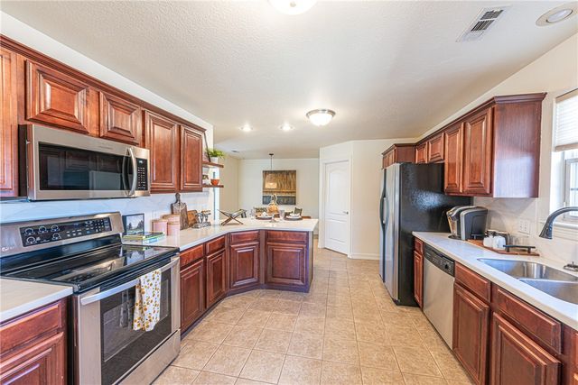 967 Meadowlands Drive, Fayetteville, AR 72704