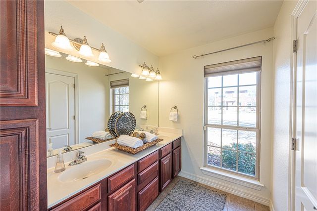 967 Meadowlands Drive, Fayetteville, AR 72704