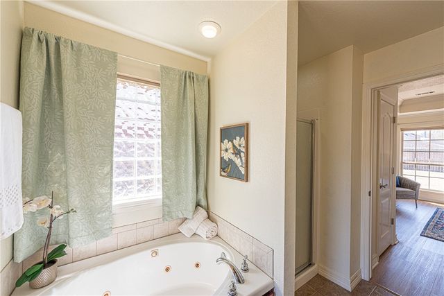 967 Meadowlands Drive, Fayetteville, AR 72704