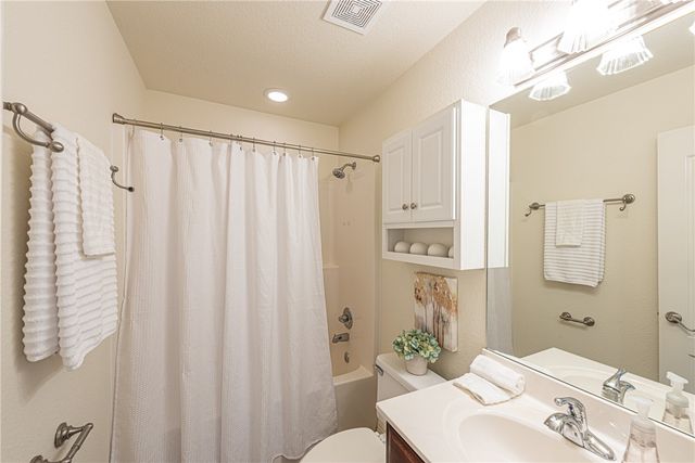 967 Meadowlands Drive, Fayetteville, AR 72704