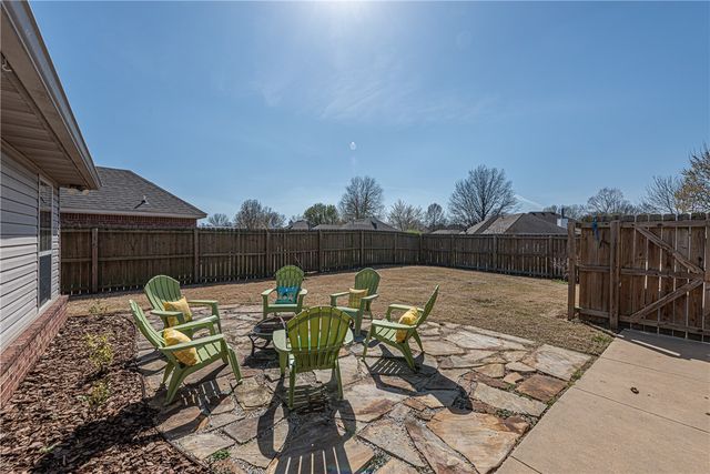 967 Meadowlands Drive, Fayetteville, AR 72704