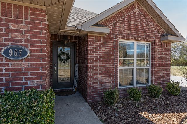 967 Meadowlands Drive, Fayetteville, AR 72704