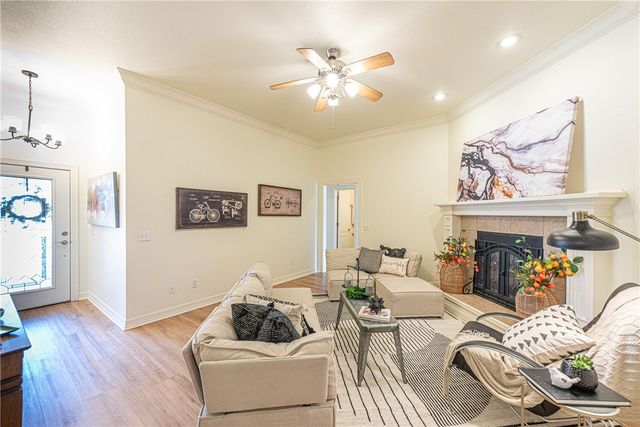 967 Meadowlands Drive, Fayetteville, AR 72704